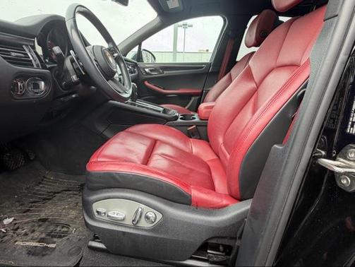 2022 Porsche Macan Base