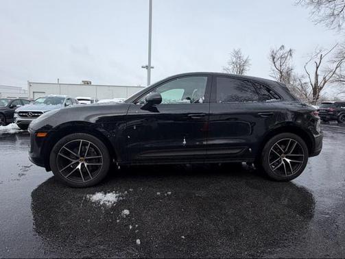 2022 Porsche Macan Base