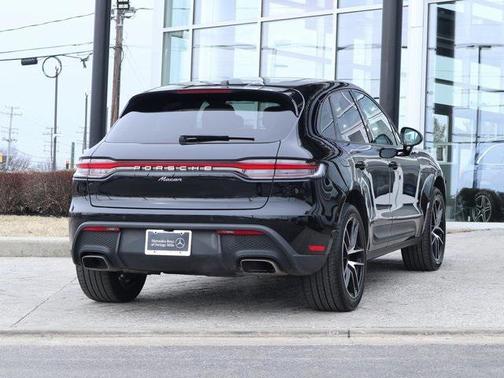 2022 Porsche Macan Base