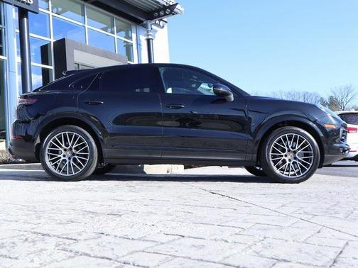 2023 Porsche Cayenne Platinum Edition