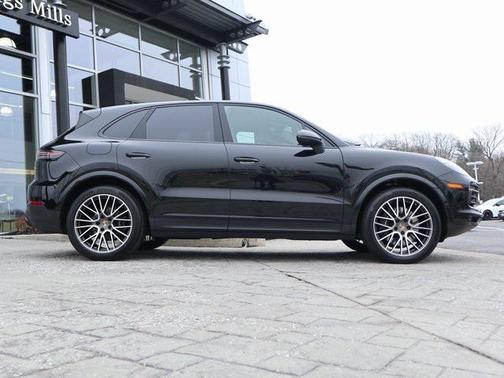 2023 Porsche Cayenne Platinum Edition