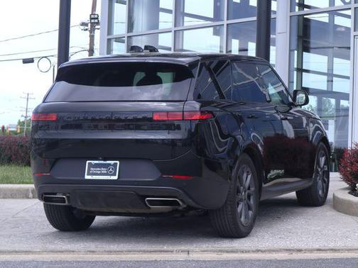 Santorini Black Metallic 2024 Land Rover Range Rover Sport SE