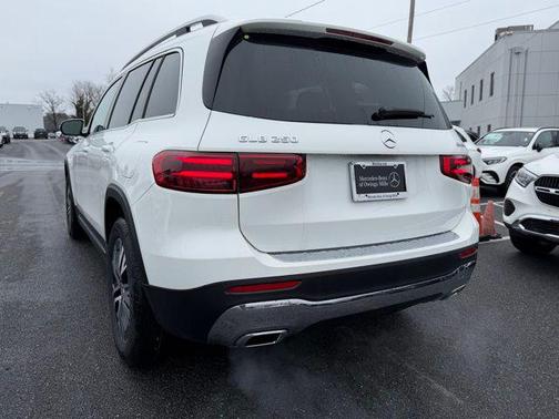 Polar White 2026 Mercedes-Benz GLB 250 4MATIC