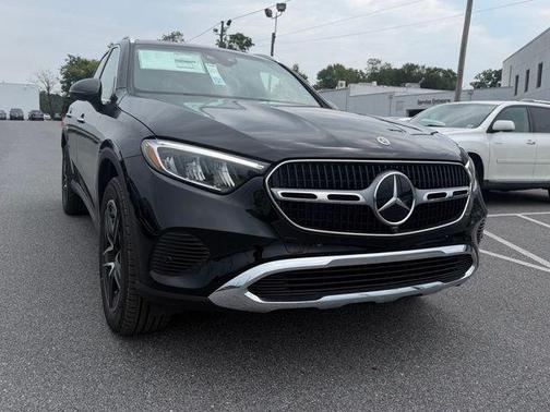 Black 2027 Mercedes-Benz GLC 300 4MATIC