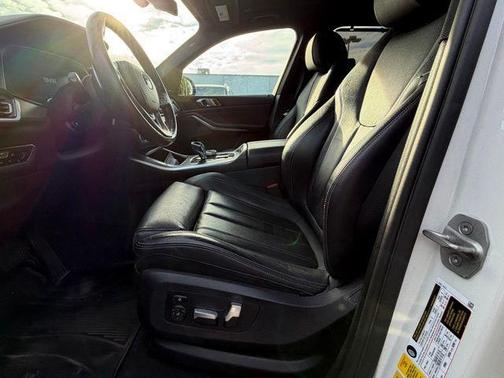 Mineral White Metallic 2021 BMW X5 PHEV xDrive45e