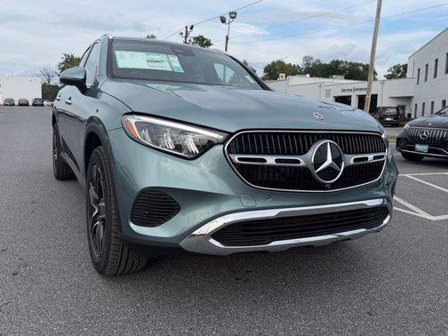 Verde Silver Metallic 2027 Mercedes-Benz GLC 300 4MATIC