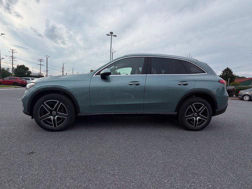 Verde Silver Metallic 2027 Mercedes-Benz GLC 300 4MATIC