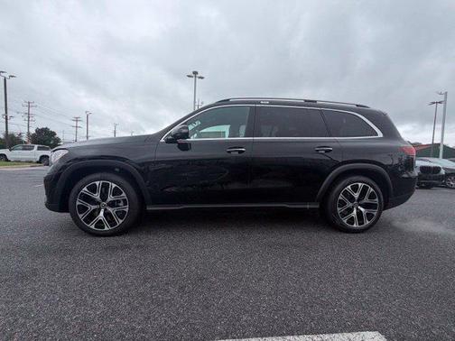 Black 2027 Mercedes-Benz GLS 450 4MATIC