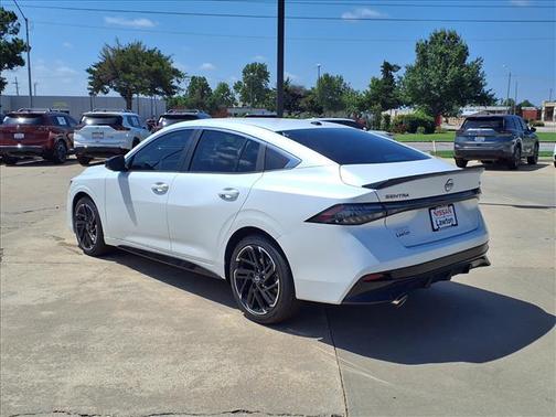 Aspen White Tricoat 2026 Nissan Sentra SR