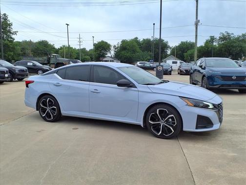 2023 Nissan Altima SR FWD