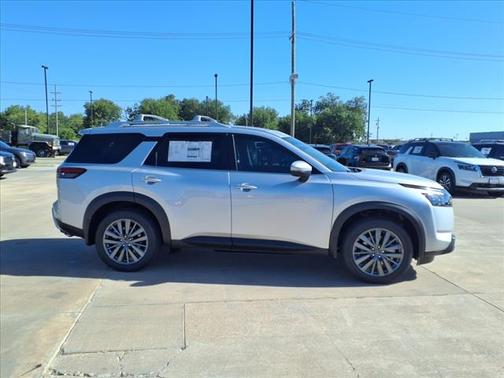 2025 Nissan Pathfinder SL FWD