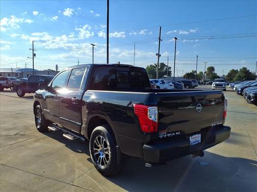 2024 Nissan Titan SV
