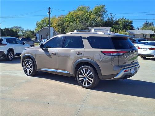 2023 Nissan Pathfinder Platinum FWD
