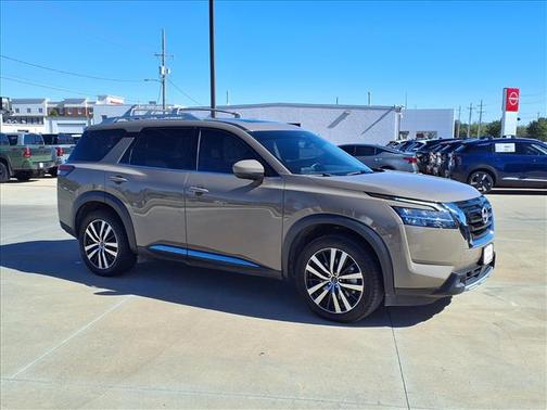2023 Nissan Pathfinder Platinum FWD