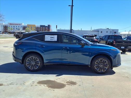 Aurora Blue Pearl Metallic/Super Black 2026 Nissan Murano Platinum