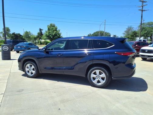 2022 Toyota Highlander LE