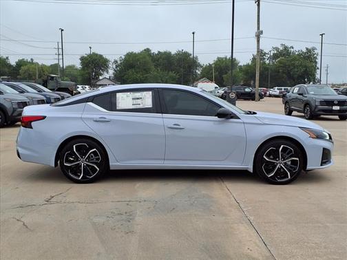 2025 Nissan Altima SR FWD