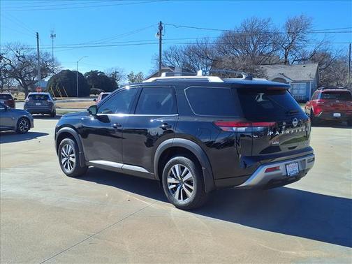 2025 Nissan Pathfinder SL 4WD