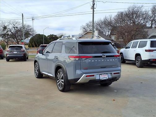 2024 Nissan Pathfinder Platinum FWD