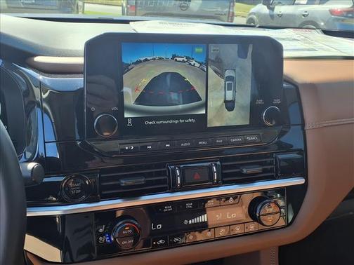 2025 Nissan Pathfinder Platinum FWD