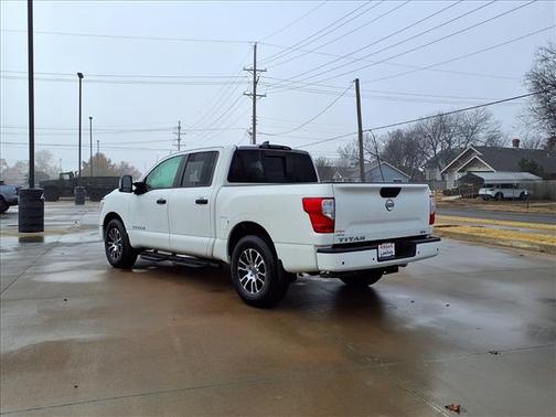 2024 Nissan Titan SV