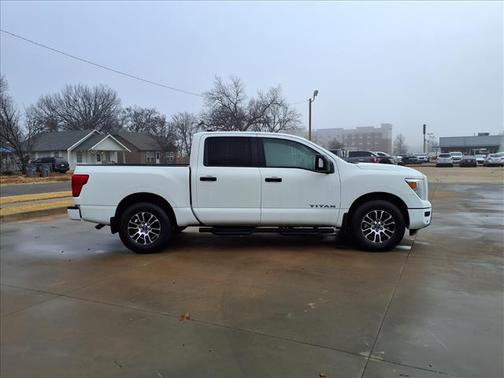 2024 Nissan Titan SV