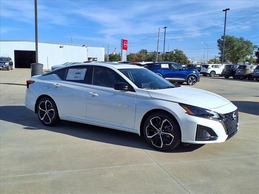 2025 Nissan Altima SR FWD