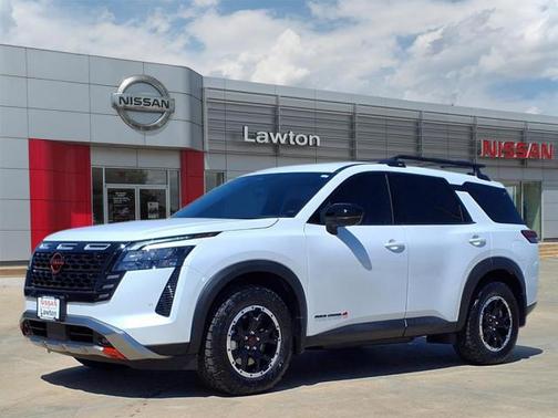 Everest White Pearl Tricoat 2026 Nissan Pathfinder Rock Creek