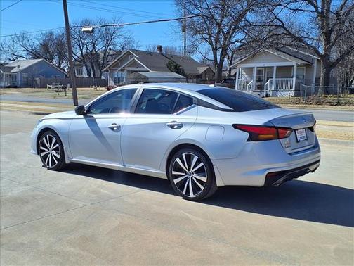 2022 Nissan Altima SR FWD