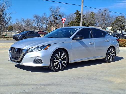 2022 Nissan Altima SR FWD