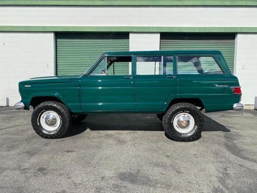 1969 Jeep Wagoneer 