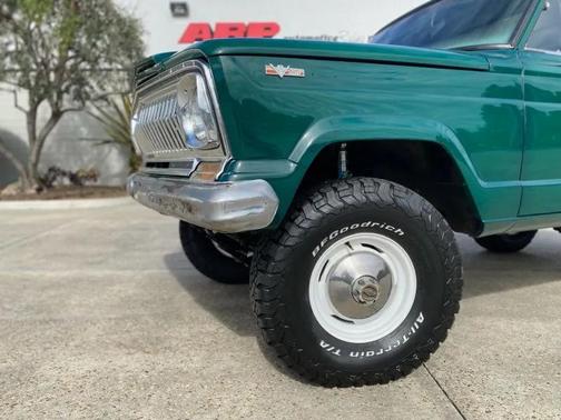 1969 Jeep Wagoneer 