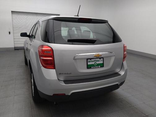 Silver Ice Metallic 2017 Chevrolet Equinox LS