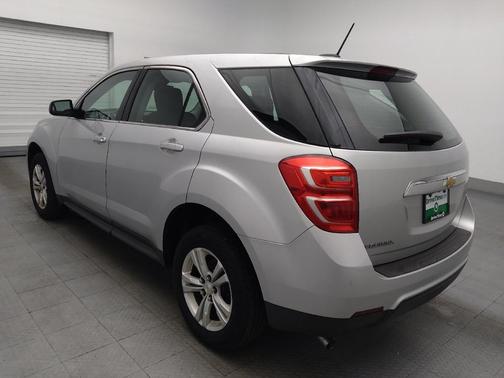 Silver Ice Metallic 2017 Chevrolet Equinox LS