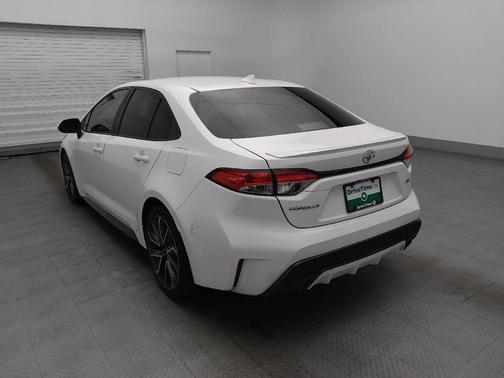 White 2022 Toyota Corolla SE