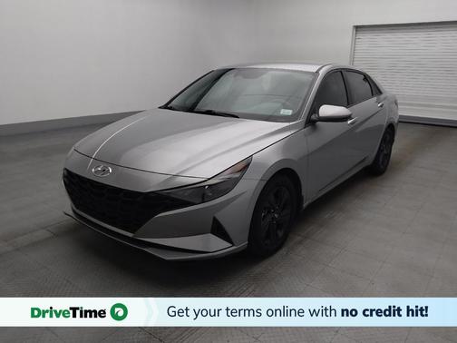 Shimmering Silver Pearl 2022 Hyundai ELANTRA SEL