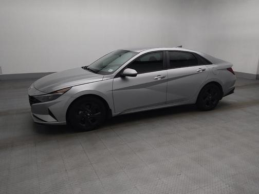 Shimmering Silver Pearl 2022 Hyundai ELANTRA SEL