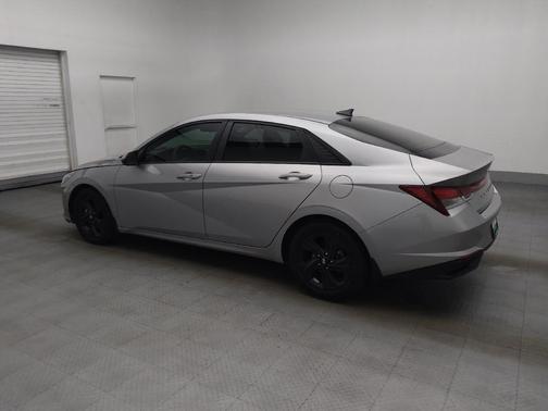 Shimmering Silver Pearl 2022 Hyundai ELANTRA SEL