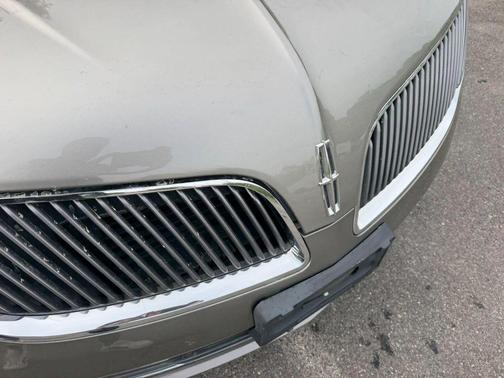 Luxe 2016 Lincoln MKS Base