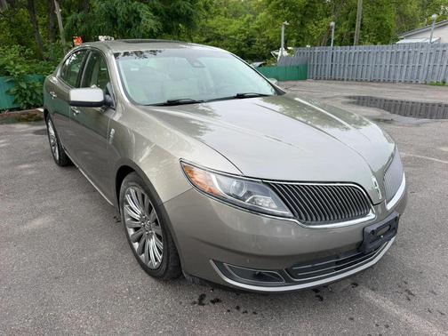 Luxe 2016 Lincoln MKS Base