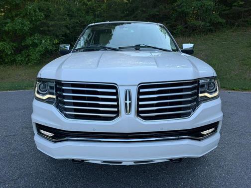 White Platinum Metallic Tri-Coat 2017 Lincoln Navigator Select
