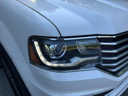 White Platinum Metallic Tri-Coat 2017 Lincoln Navigator Select
