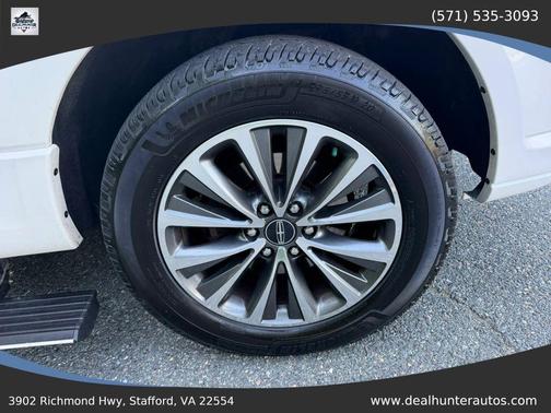 White Platinum Metallic Tri-Coat 2017 Lincoln Navigator Select