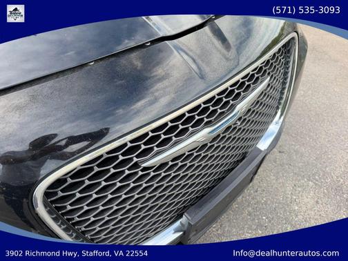 Gloss Black 2018 Chrysler 300 Limited