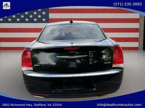 Gloss Black 2018 Chrysler 300 Limited