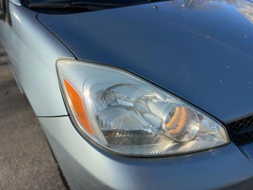 2005 Toyota Sienna XLE