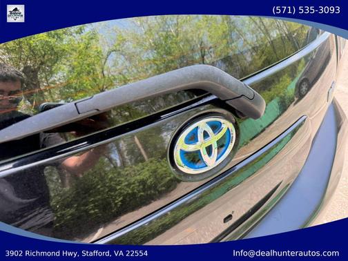 Black 2014 Toyota Prius c Two