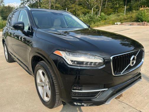 2017 Volvo XC90 T5 Momentum