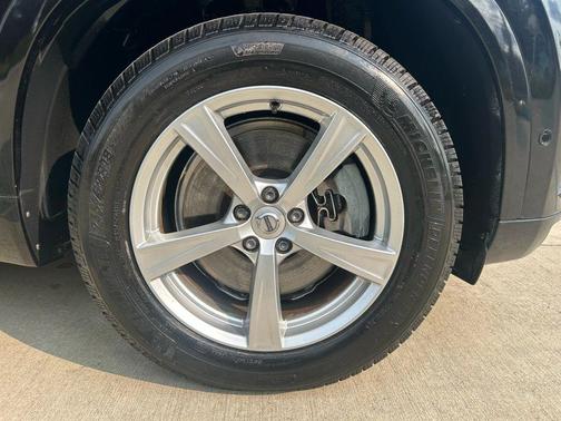 2017 Volvo XC90 T5 Momentum