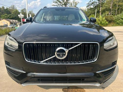 2017 Volvo XC90 T5 Momentum